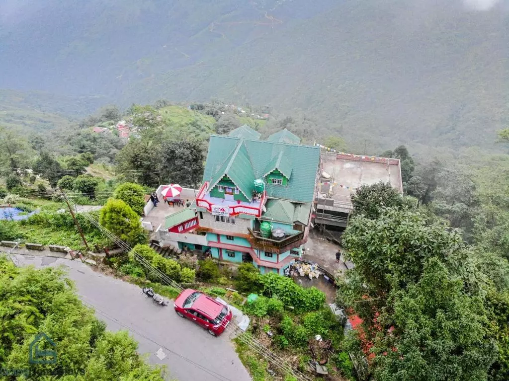 Hidden Woodstay Darjeeling Homestay