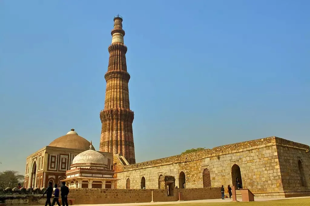 Qutub Minar Places to Visit Early Morning in Delhi