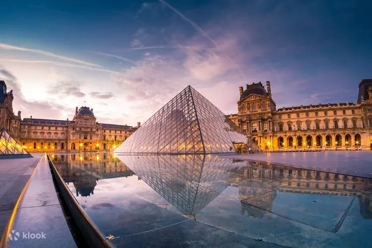 Louvre Museum Places to Visit in Paris