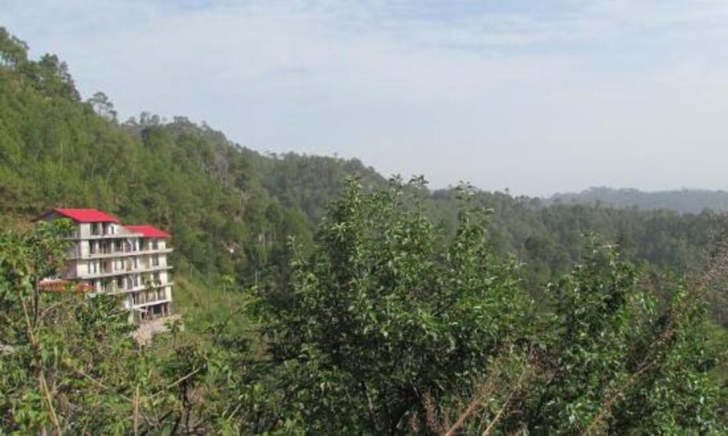 Whispering Pines Homestay In Dawaipani