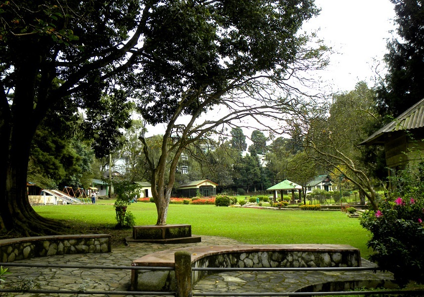 Sometimes you need a quiet place to gather your thoughts and relax. Lady Hydari Park, with its Japanese garden and several ponds, is he one such place. 