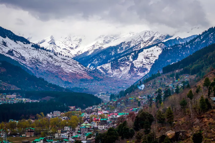 Manali, with its calming Himalayan setting, offers a blend of tranquility and adventure that makes it one of the most popular destinations in northern India. 