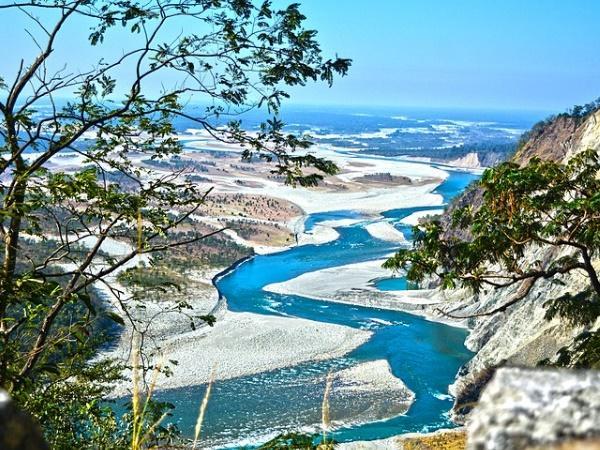 This place is a tourist hotspot and one of the most important in Arunachal Pradesh. This place is located in the picturesque Mishmi Hills. The city is full of activities such as nature reserves, botanical gardens, etc. One of the most popular places in Tezu is Glow Lake, located near snow-capped mountains. 