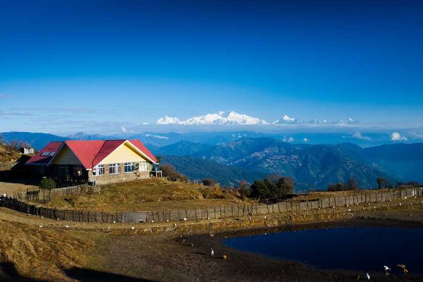 At an altitude of about 2134 meters above sea level, Singalilla National Park is located in the highest part of West Bengal. 