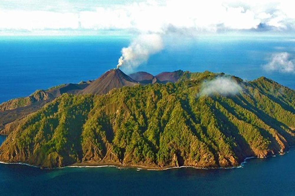 Did you know that Barren Island is home to India's only active volcano? Located on an active tectonic plate in the Andaman Sea, the barren island is one of the most unique tourist attractions you'll ever see. Only visible from afar. The last volcano erupted here in 1994-1995.