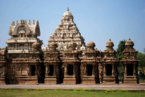 The city of Kanchipuram is located on the banks of the Vegavathy River. The city has seen several dynasties and monarchies rule such as the Pandyas, the Cholas, the Vijaynagar Empire, the Carnatic Kingdom and the British Monarchy.