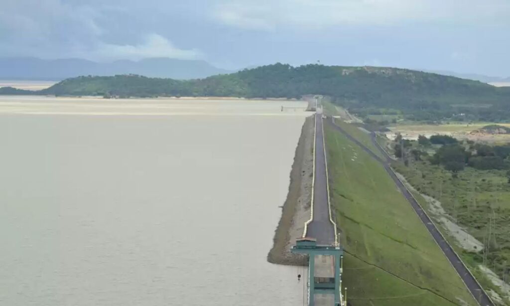 Hirakud Dam - The Vast Reservoir